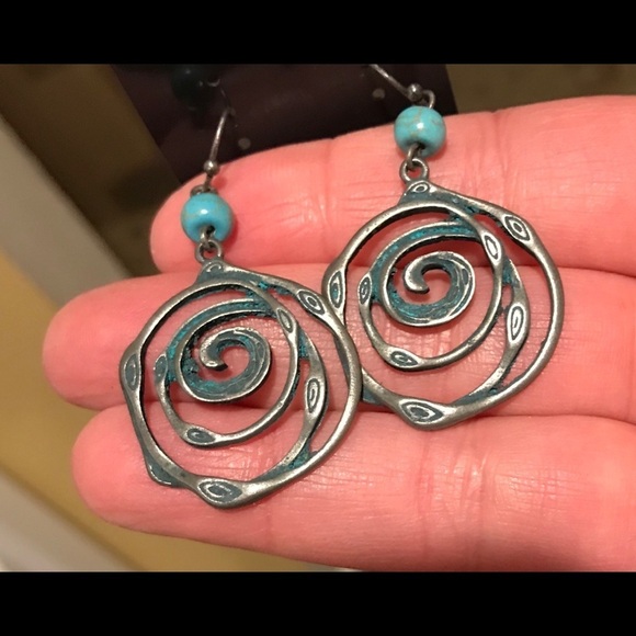 Bohemian silver & patina hammered metal earrings - Picture 2 of 5